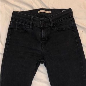 Levi’s • Black Jeans